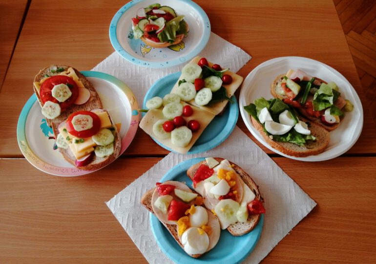 Robimy wiosenne kanapki - realizacja programu Dobrze Jemy ze Szkołą na Widelcu